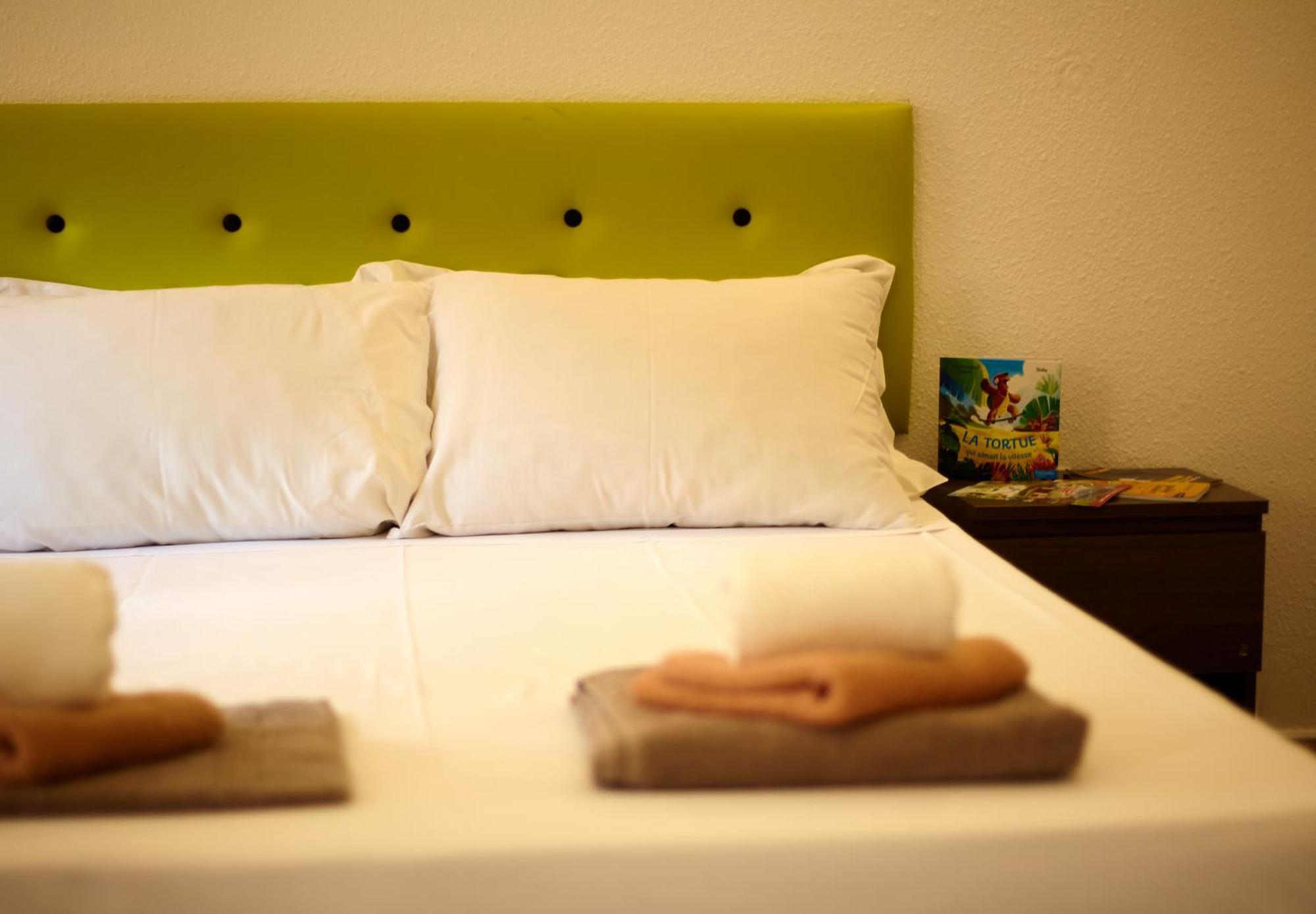 Hotel La Voile Bleue La Richardais Екстер'єр фото