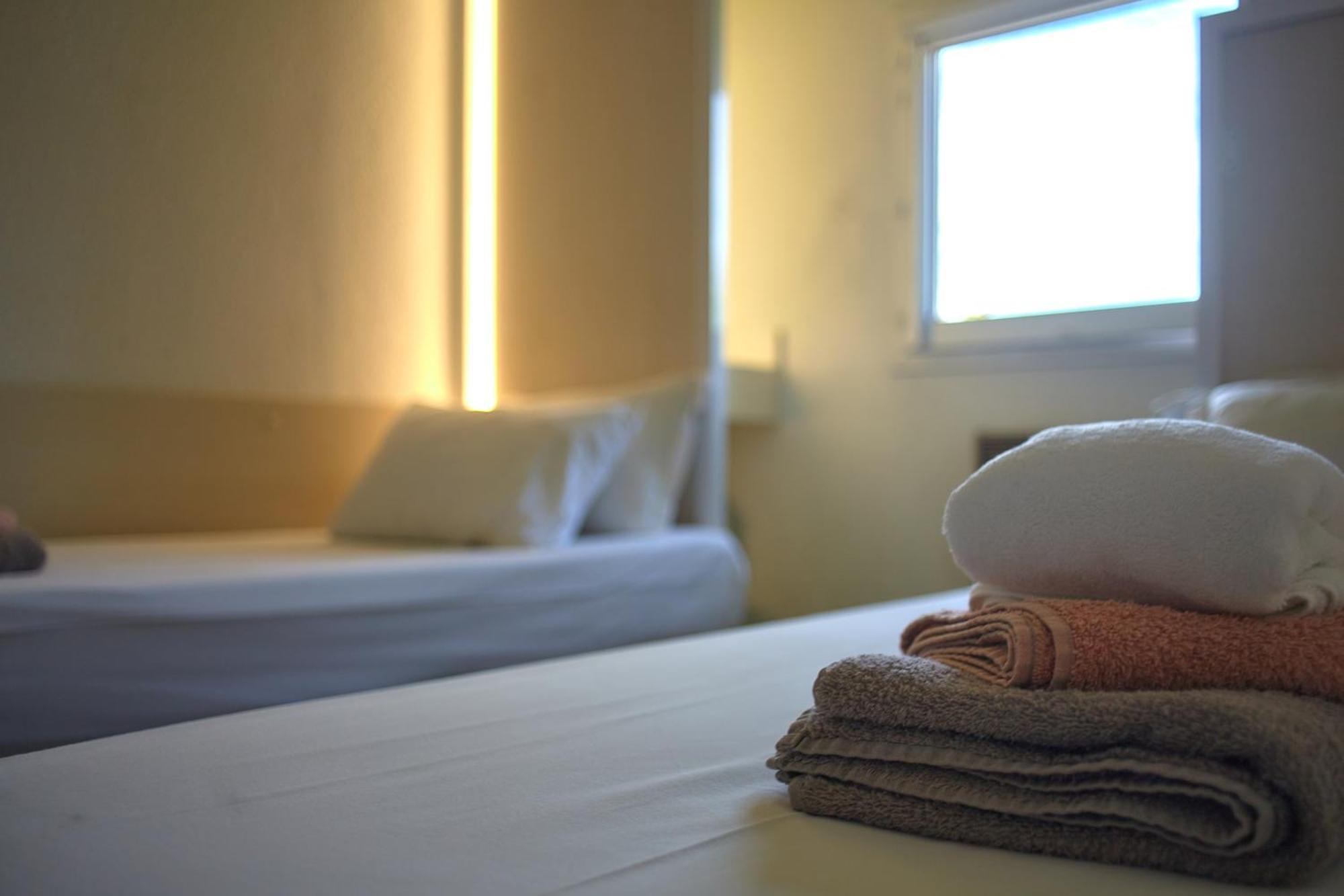 Hotel La Voile Bleue La Richardais Екстер'єр фото